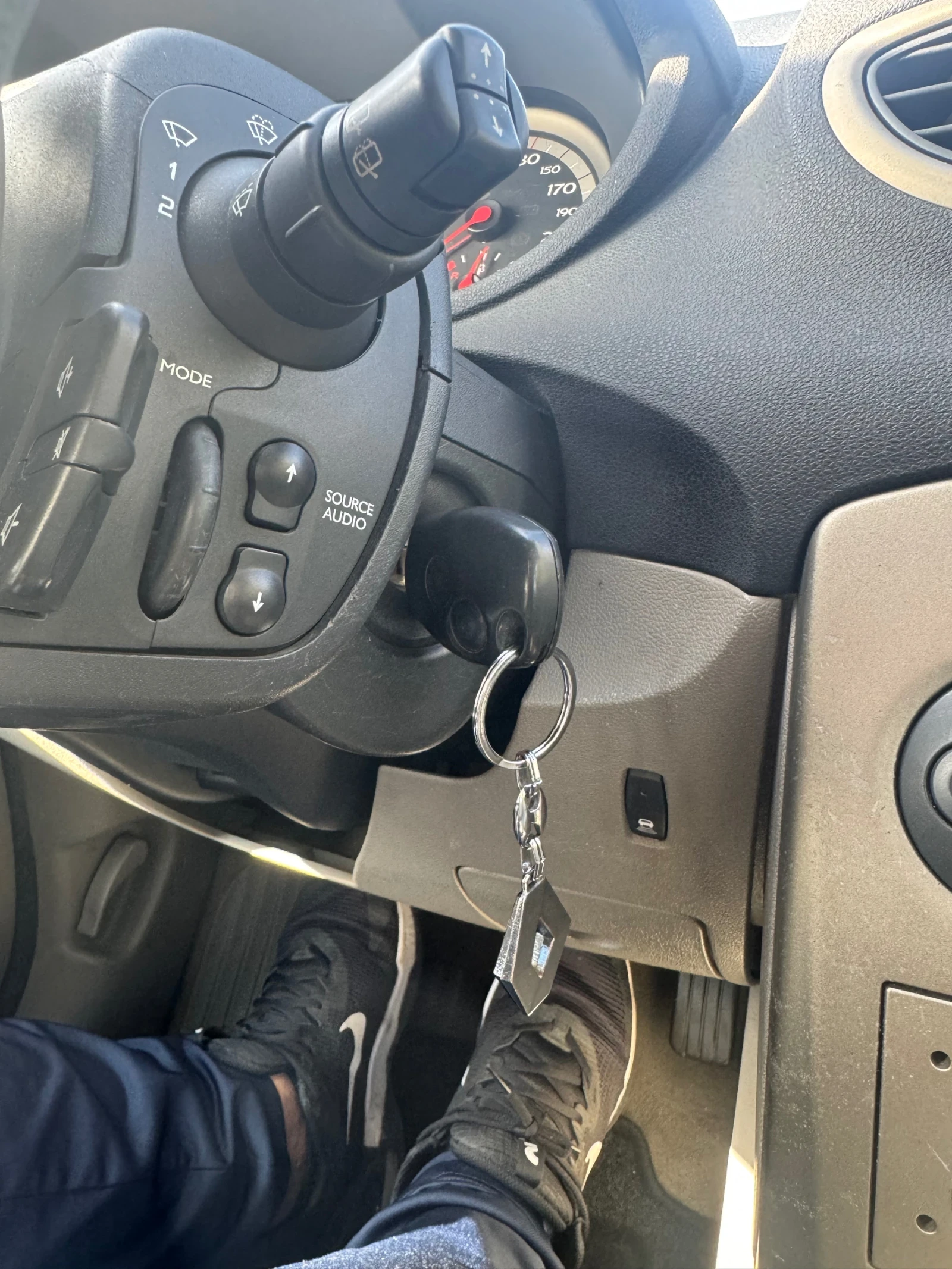 Renault Clio 1.4 98 ..   2006 . |   | Mobile.bg   13