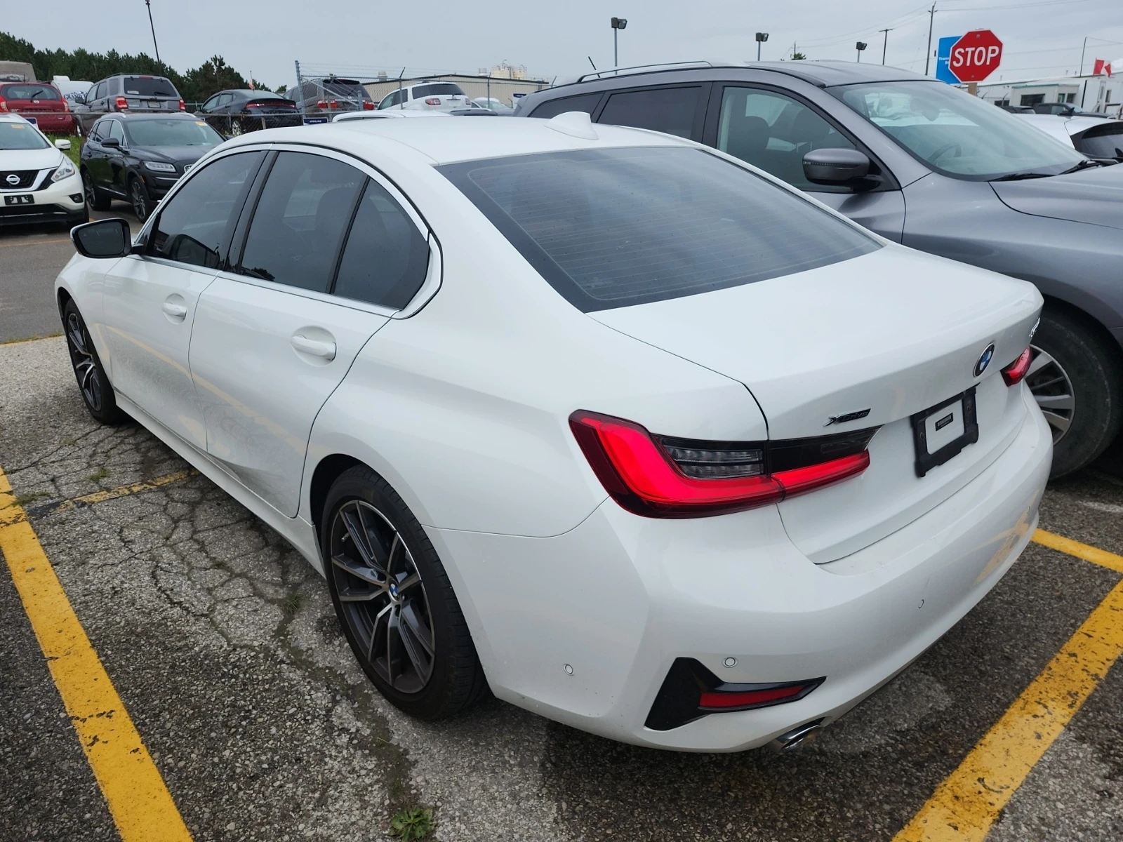 BMW 330 * XDRIVE* * АВТОКРЕДИТ* * ЦЕНА ДО БЪЛГАРИЯ*  - изображение 4
