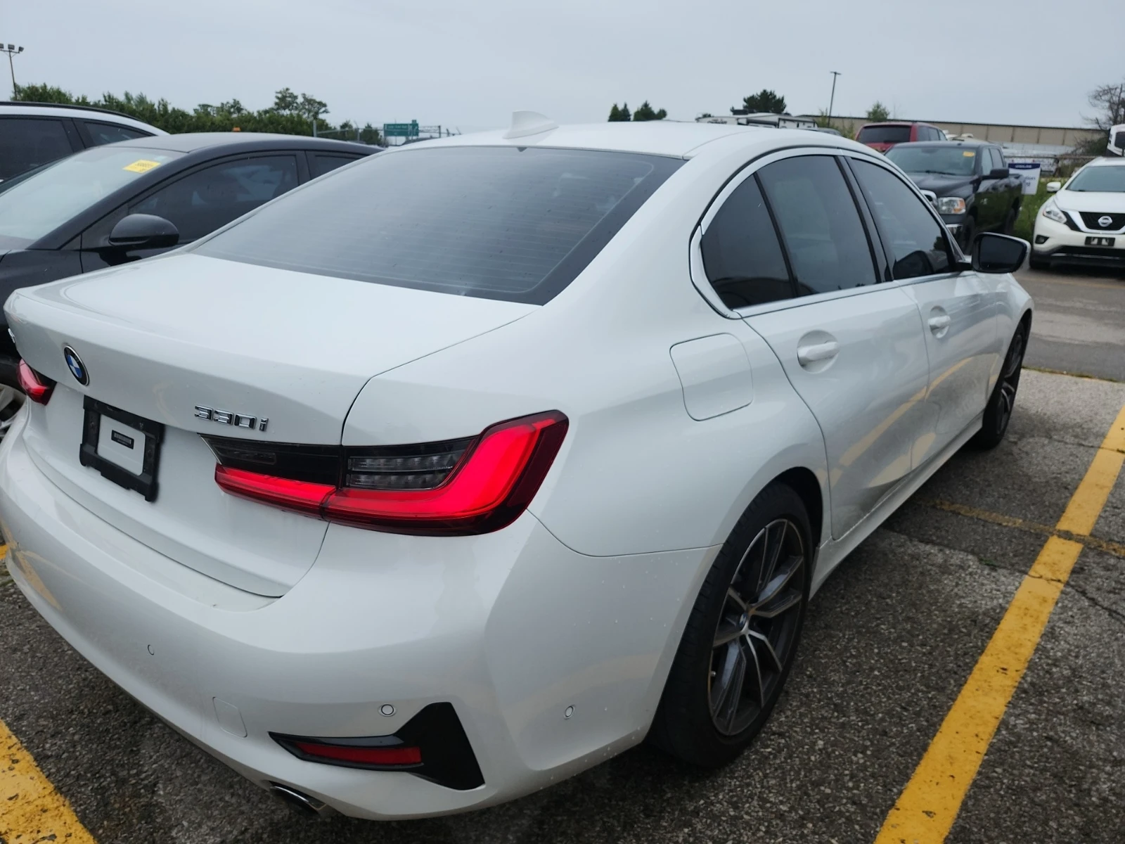 BMW 330 * XDRIVE* * АВТОКРЕДИТ* * ЦЕНА ДО БЪЛГАРИЯ*  - изображение 3