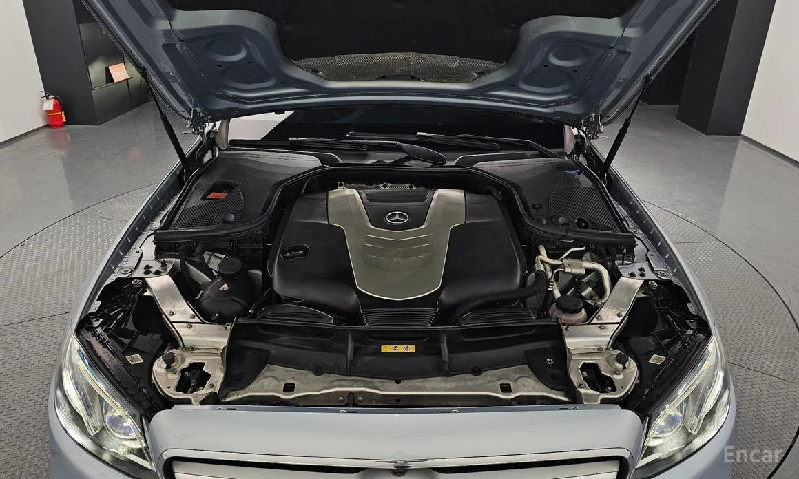 Mercedes-Benz E 350  - изображение 6