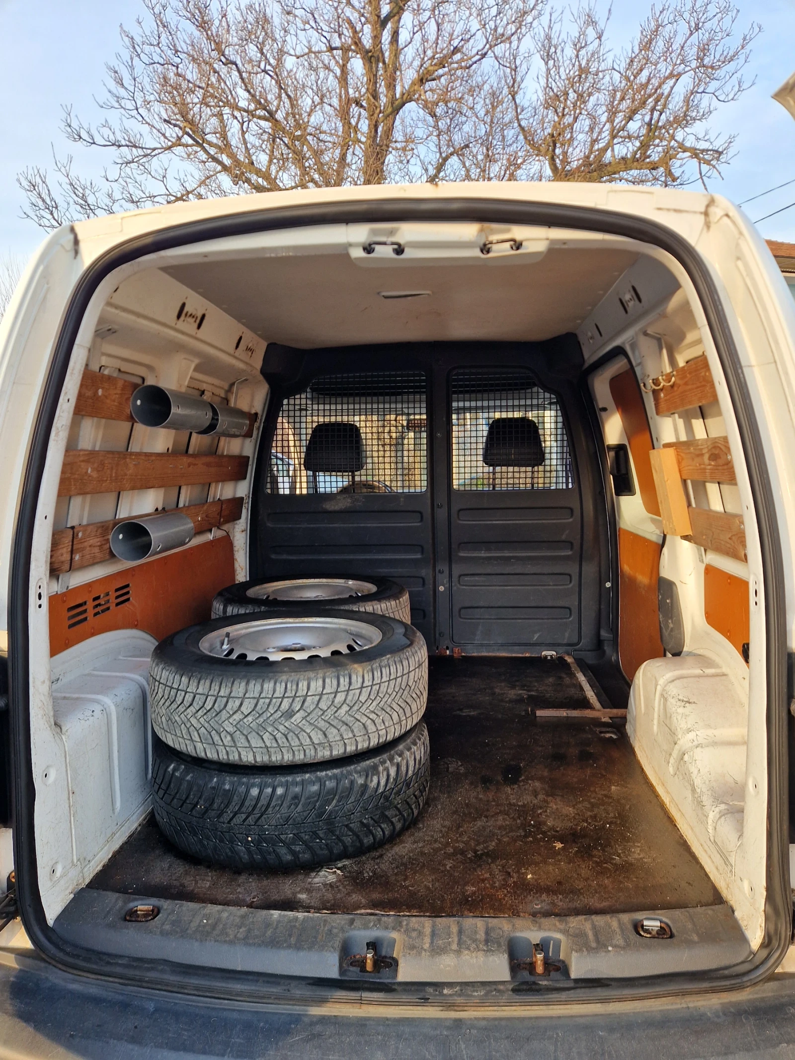 VW Caddy 1.6 TDI, снимка 12 - Автомобили и джипове - 53712463