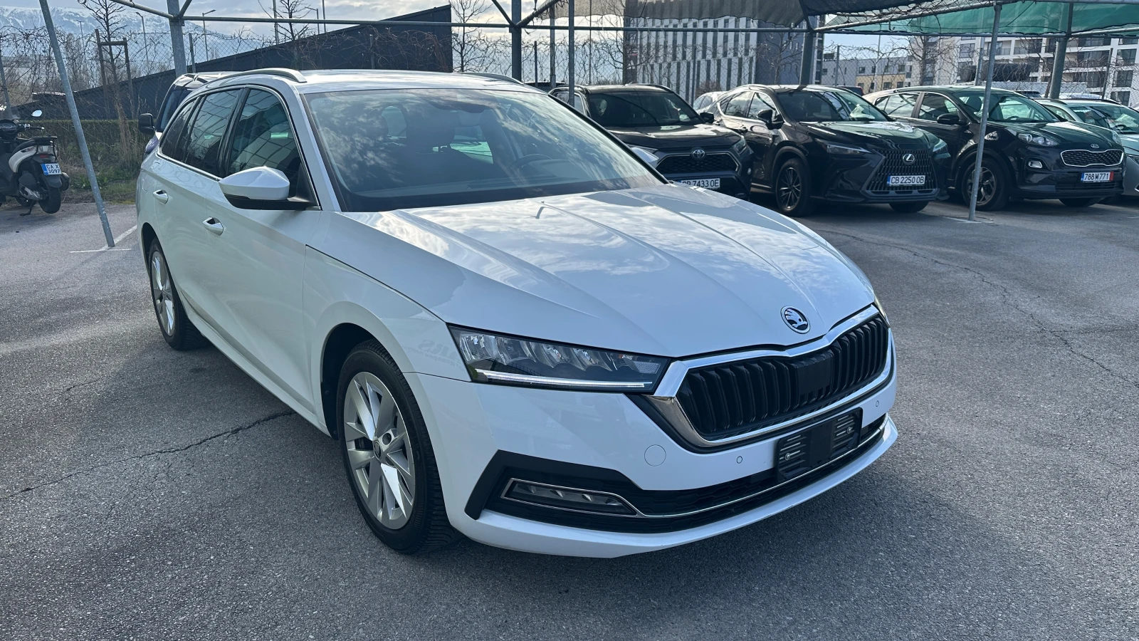 Skoda Octavia Style 2.0 TDI Automatic, снимка 2 - Автомобили и джипове - 54043415