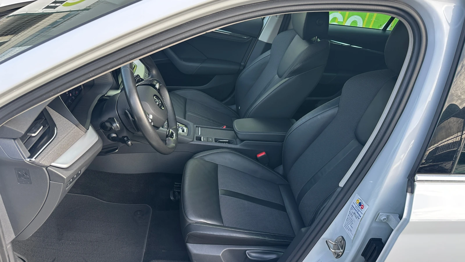 Skoda Octavia Style 2.0 TDI Automatic, снимка 8 - Автомобили и джипове - 54043415