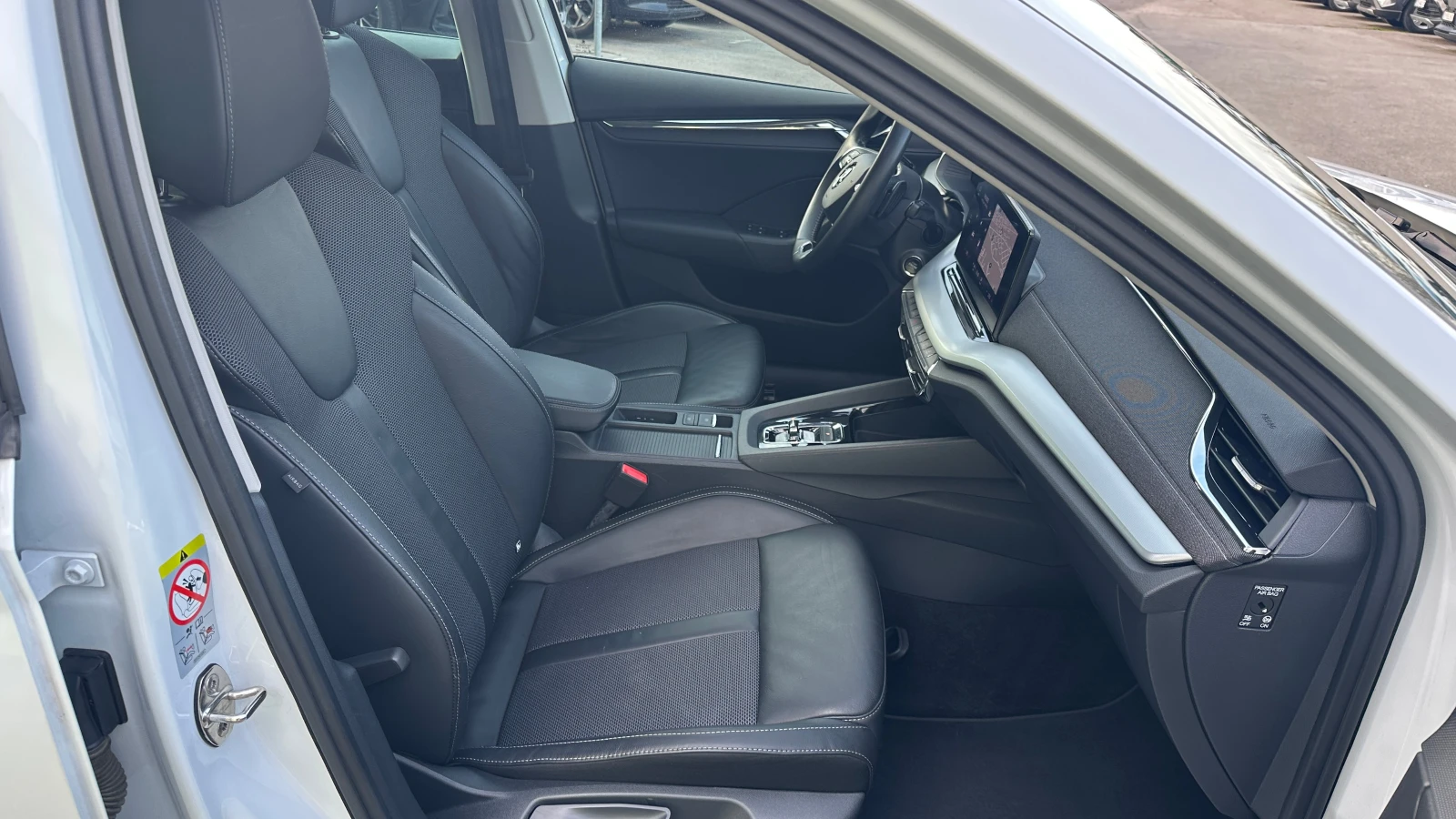 Skoda Octavia Style 2.0 TDI Automatic, снимка 12 - Автомобили и джипове - 54043415