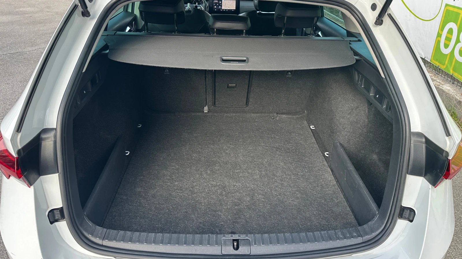 Skoda Octavia Style 2.0 TDI Automatic, снимка 10 - Автомобили и джипове - 54043415