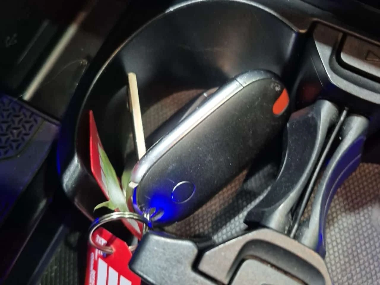 Mercedes-Benz C 300 * CARFAX * ПАНОРАМА * 2 КЛЮЧА * , снимка 9 - Автомобили и джипове - 54119035