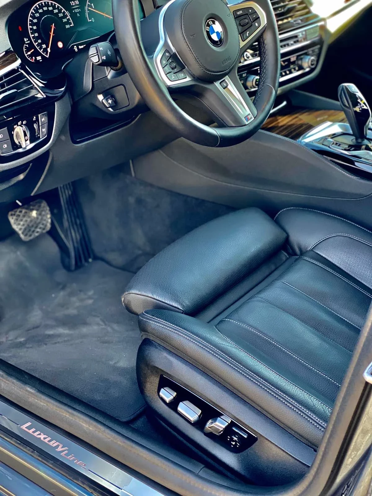 BMW 530 X-Drive H&K Soft-close Massage , снимка 13 - Автомобили и джипове - 55022924