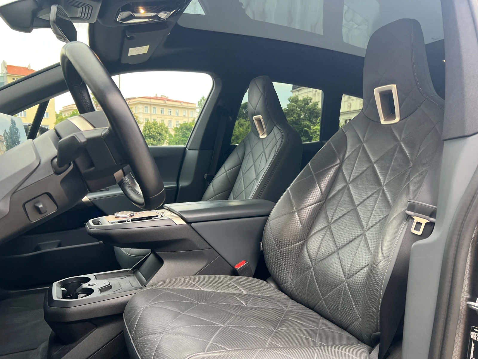 BMW iX 40xDrive* Msport* HUD* SkyLounge* 360* H&K, снимка 9 - Автомобили и джипове - 55211899