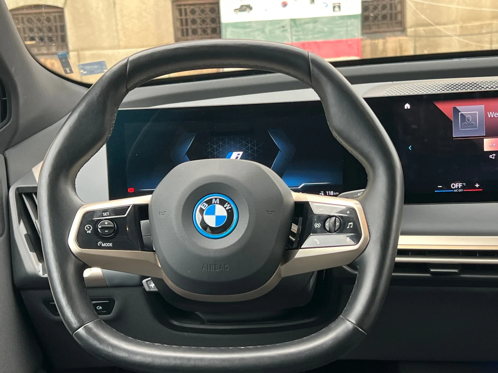 BMW iX 40xDrive* Msport* HUD* SkyLounge* 360* H&K, снимка 8 - Автомобили и джипове - 55211899