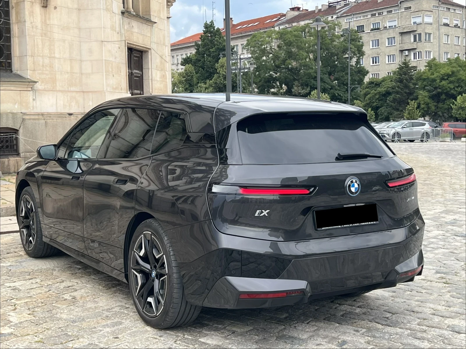 BMW iX 40xDrive* Msport* HUD* SkyLounge* 360* H&K, снимка 3 - Автомобили и джипове - 55211899