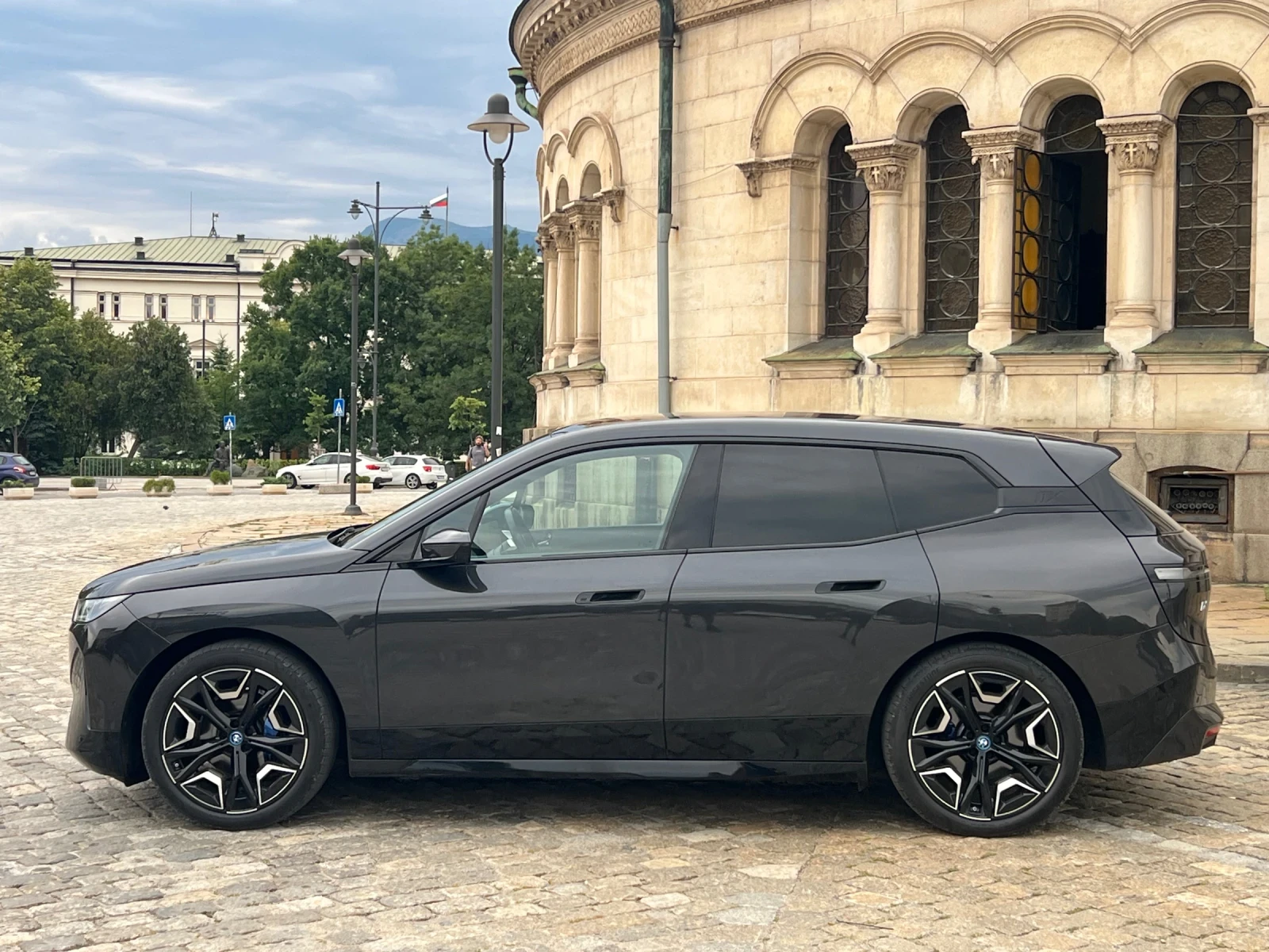 BMW iX 40xDrive* Msport* HUD* SkyLounge* 360* H&K, снимка 5 - Автомобили и джипове - 55211899