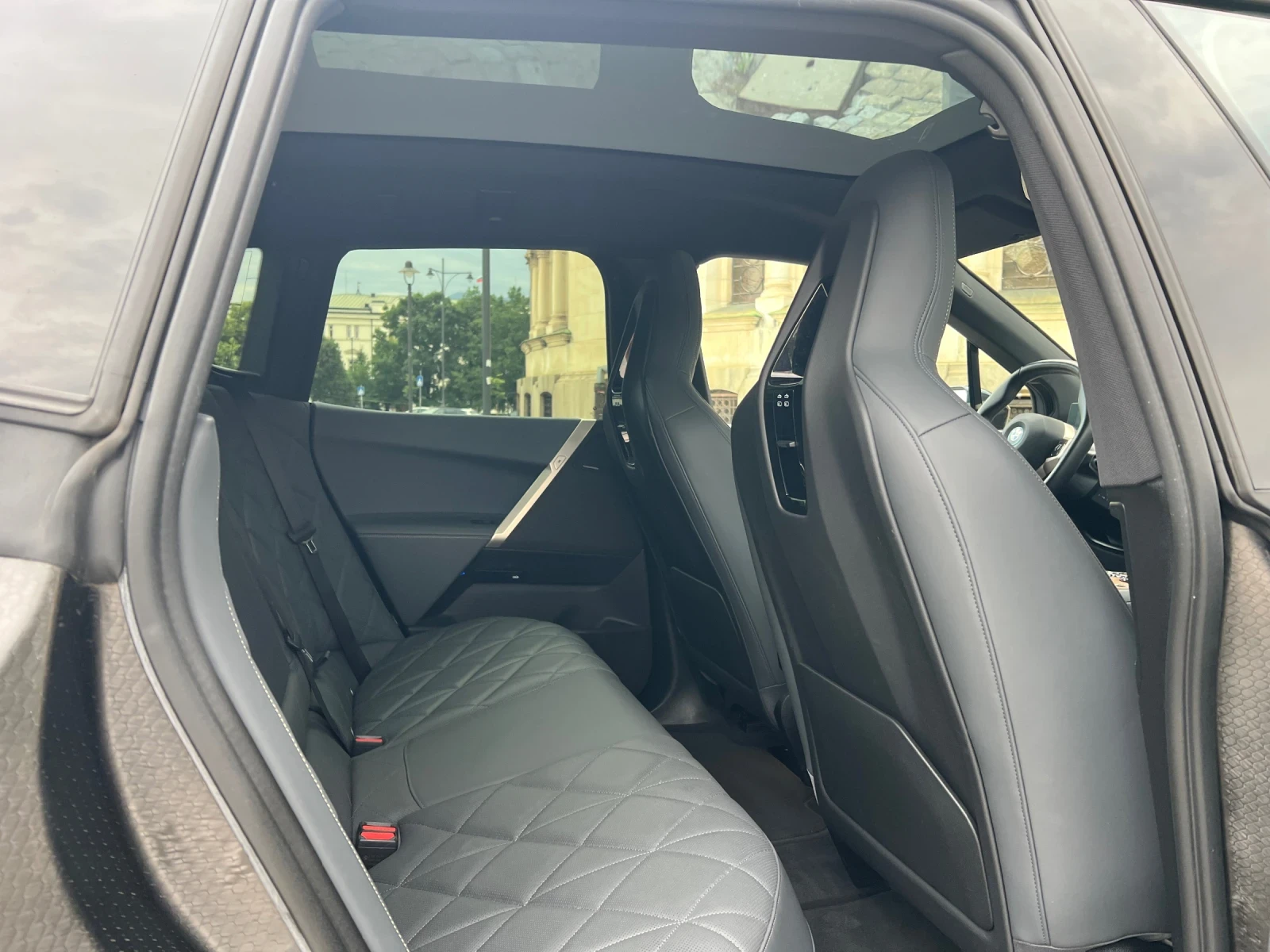 BMW iX 40xDrive* Msport* HUD* SkyLounge* 360* H&K, снимка 11 - Автомобили и джипове - 55211899