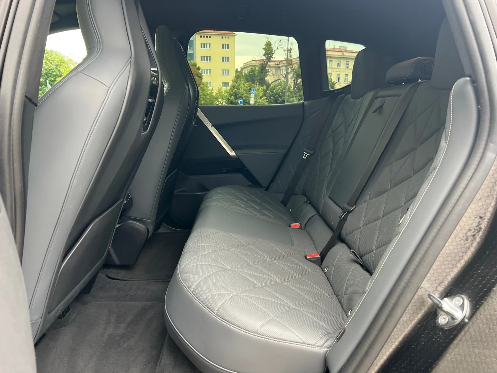 BMW iX 40xDrive* Msport* HUD* SkyLounge* 360* H&K, снимка 12 - Автомобили и джипове - 55211899
