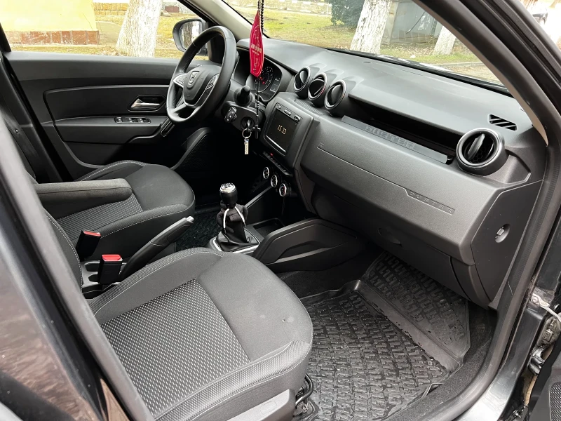 Dacia Duster 1.5DCI 4x4, снимка 4 - Автомобили и джипове - 52381432