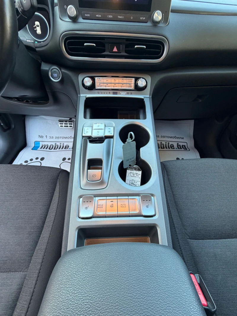 Hyundai Kona 52760km 64kWH сервизна кника, снимка 12 - Автомобили и джипове - 52663196