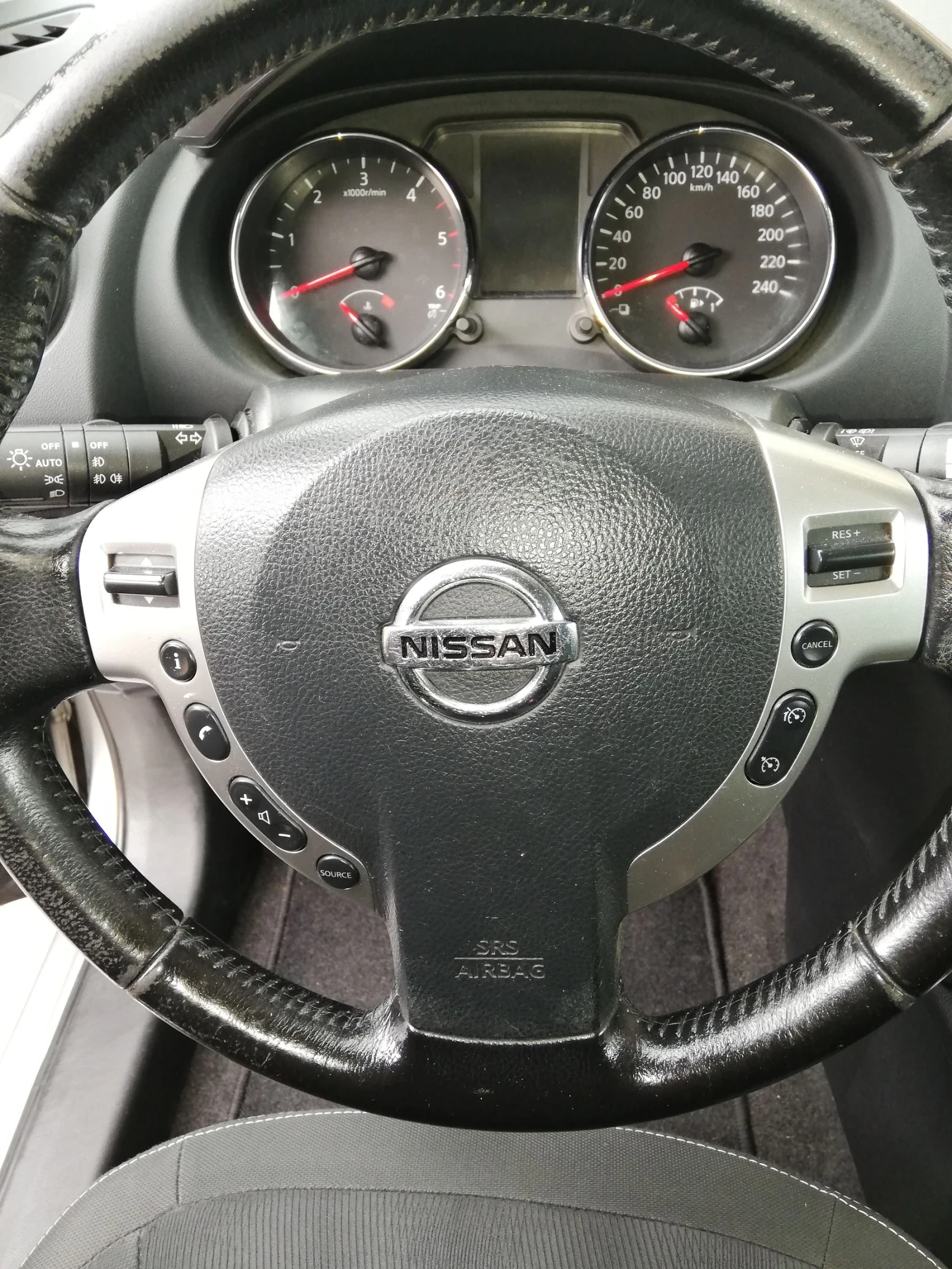 Nissan Qashqai 1.6TD климатроник УНИКАТ ВЪЗМОЖЕН БАРТЕР , снимка 12 - Автомобили и джипове - 45135374