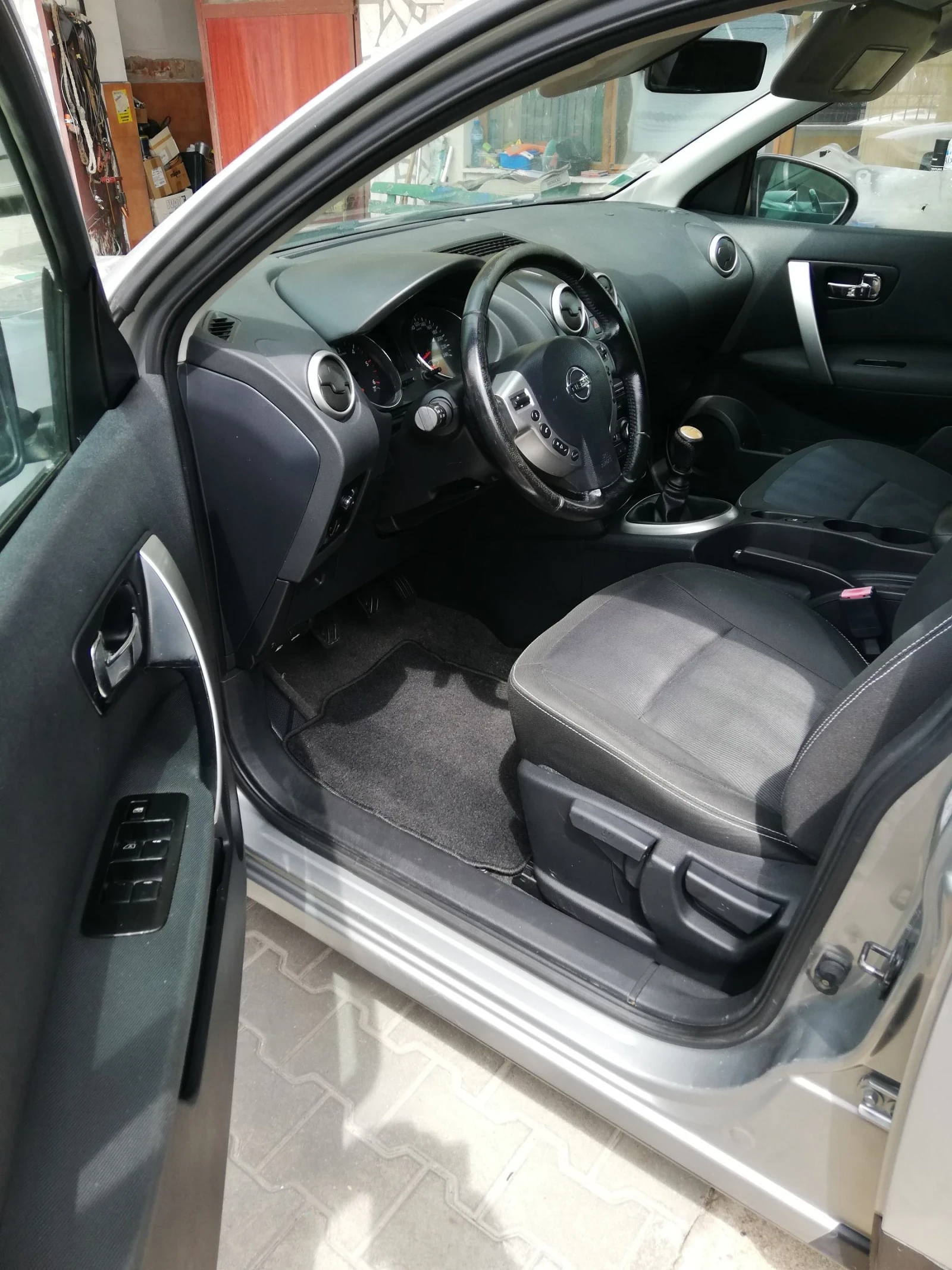 Nissan Qashqai 1.6TD климатроник УНИКАТ ВЪЗМОЖЕН БАРТЕР , снимка 9 - Автомобили и джипове - 45135374