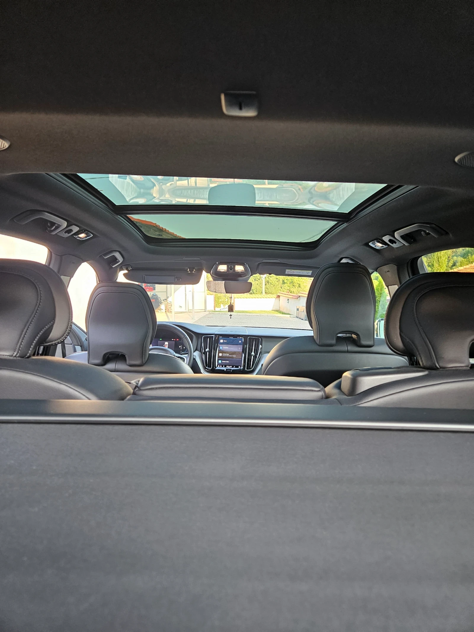 Volvo XC60 Дизел хибрид PLUS  DARK 240кс  - изображение 7