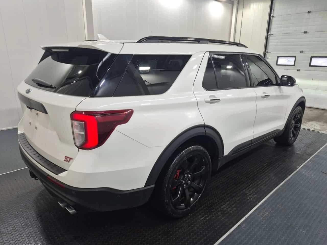 Ford Explorer * ST * CARFAX * 360 КАМЕРА * ОБДУХВАНЕ * 2 КЛЮЧА *, снимка 3 - Автомобили и джипове - 53986836