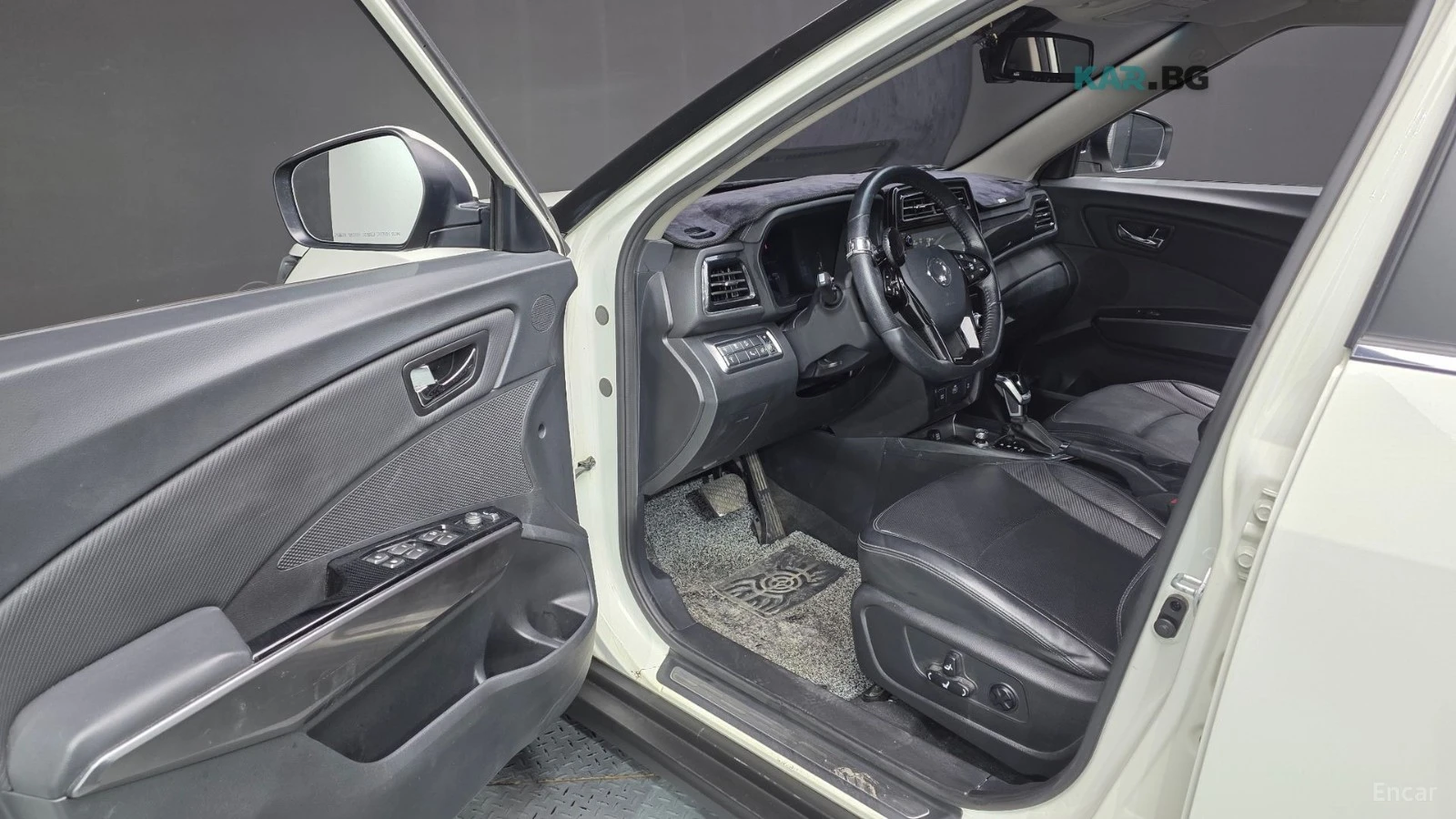 SsangYong Tivoli 1.5* V5* КОЖА* ПОДГРЕВ* ОБДУХВАНЕ* , снимка 10 - Автомобили и джипове - 55314851