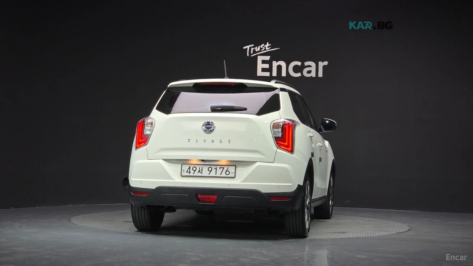 SsangYong Tivoli 1.5* V5* КОЖА* ПОДГРЕВ* ОБДУХВАНЕ* , снимка 4 - Автомобили и джипове - 55314851
