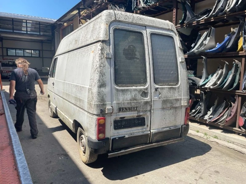 Renault Trafic 2.5D Ивеко мотор, снимка 4 - Бусове и автобуси - 43257413