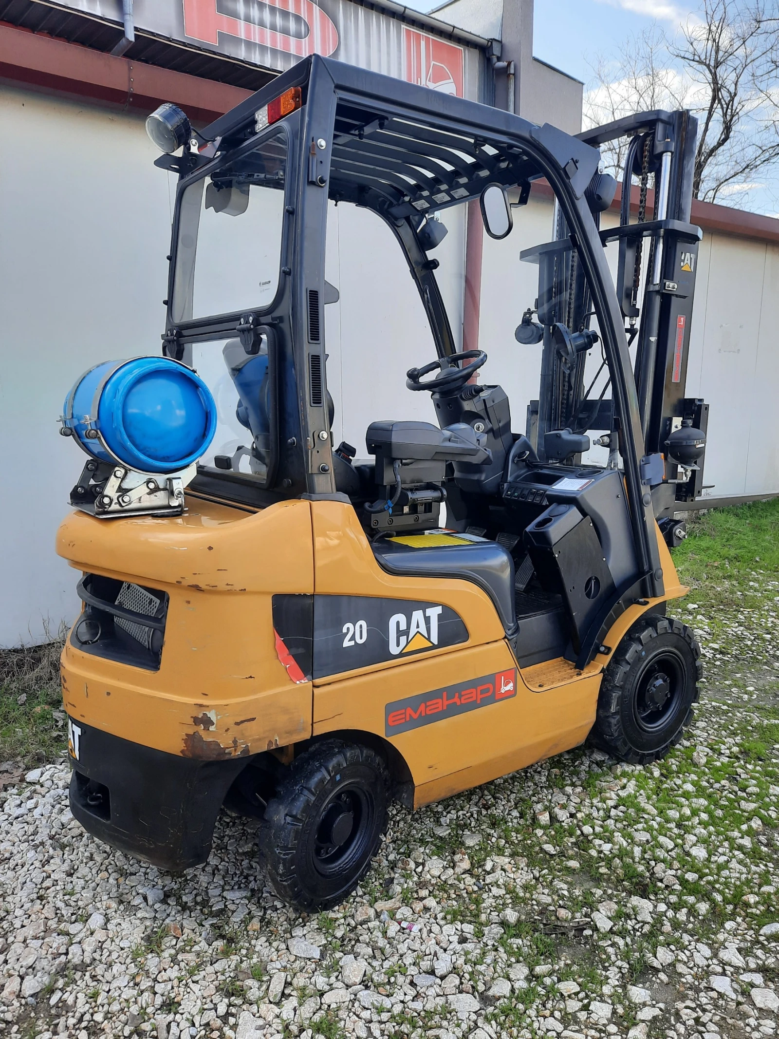 ������� Cat | Mobile.bg � ����������� 1