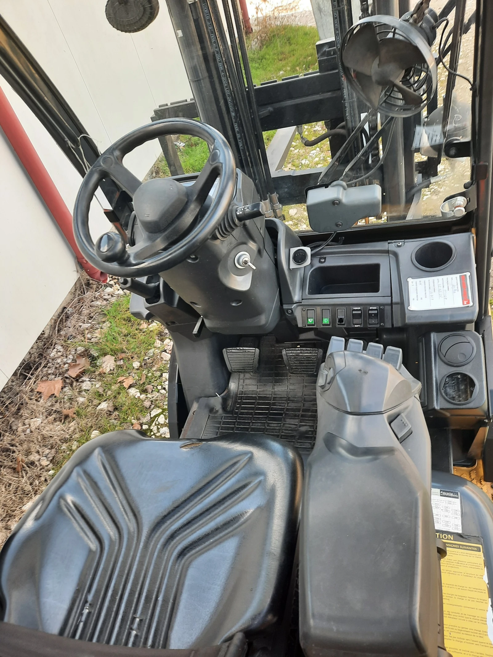 ������� Cat | Mobile.bg � ����������� 5