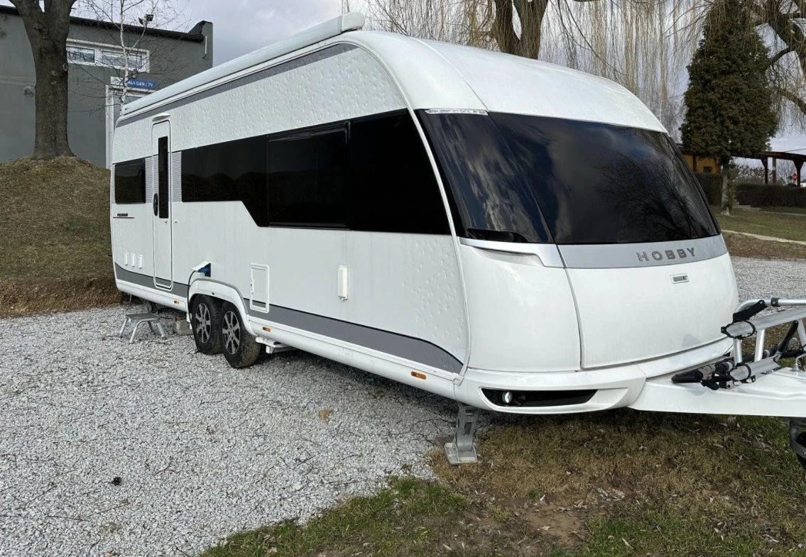 Каравана Hobby PREMIUM 650 UFF, 2019, снимка 4 - Каравани и кемпери - 54965316
