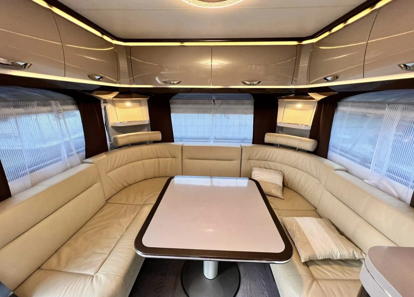 Каравана Hobby PREMIUM 650 UFF, 2019, снимка 9 - Каравани и кемпери - 54965316