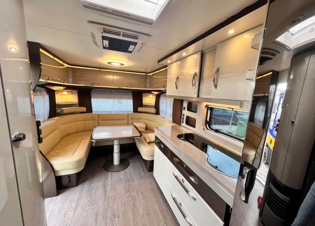Каравана Hobby PREMIUM 650 UFF, 2019, снимка 8 - Каравани и кемпери - 54965316
