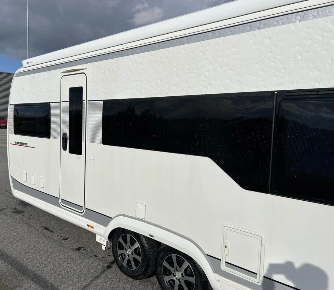 Каравана Hobby PREMIUM 650 UFF, 2019, снимка 3 - Каравани и кемпери - 54965316