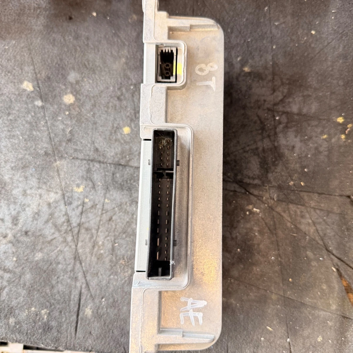 Усилвател с две букси Ауди AUDI A4 A5 Q5 2G Bang Olufsen 8T0035223AE-1220