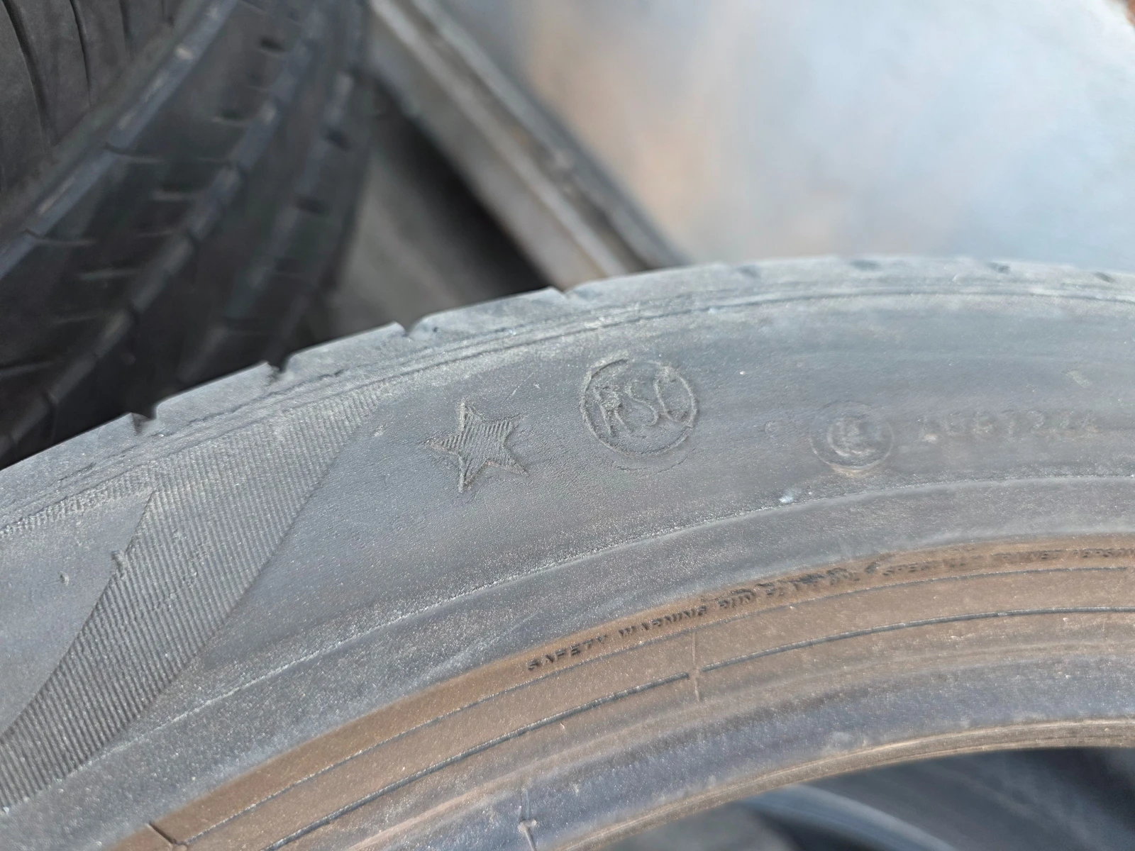 Гуми Летни 275/40R21, снимка 4 - Гуми и джанти - 54731351