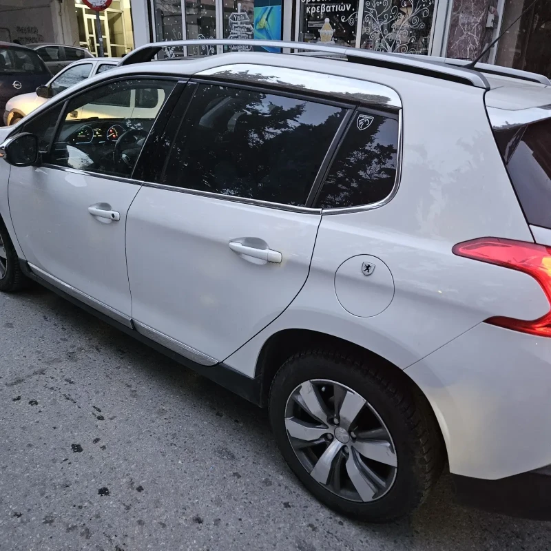 Peugeot 2008 1.2 Allure Автоматик Уникат Швейцария, снимка 4 - Автомобили и джипове - 48514349