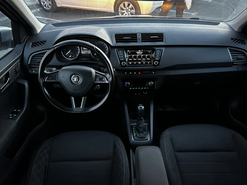 Skoda Fabia 1.4TDi / 7 DSG / FULL, снимка 10 - Автомобили и джипове - 48577293