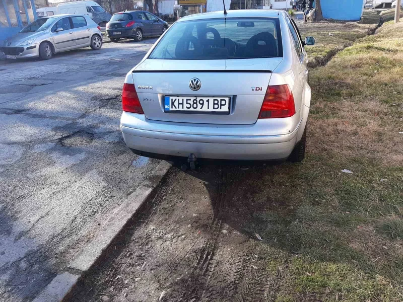 VW Bora, снимка 3 - Автомобили и джипове - 48848631