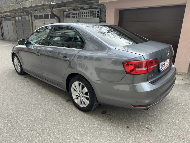 VW Jetta 2.0tdi AVTOMAT HI-Line, снимка 6 - Автомобили и джипове - 49459113