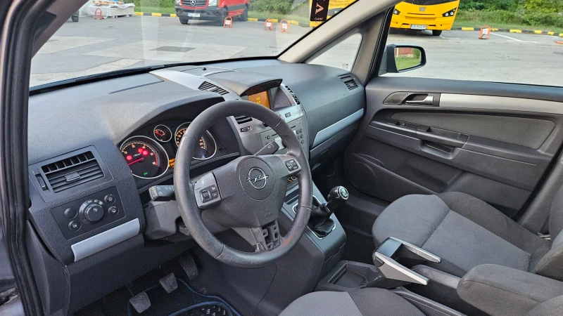 Opel Zafira 1.9 JTD 7Mesta/6skorosti/ЛИЗИНГ, снимка 10 - Автомобили и джипове - 51510116