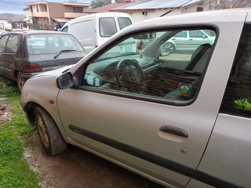 Renault Clio, снимка 5 - Автомобили и джипове - 52966773