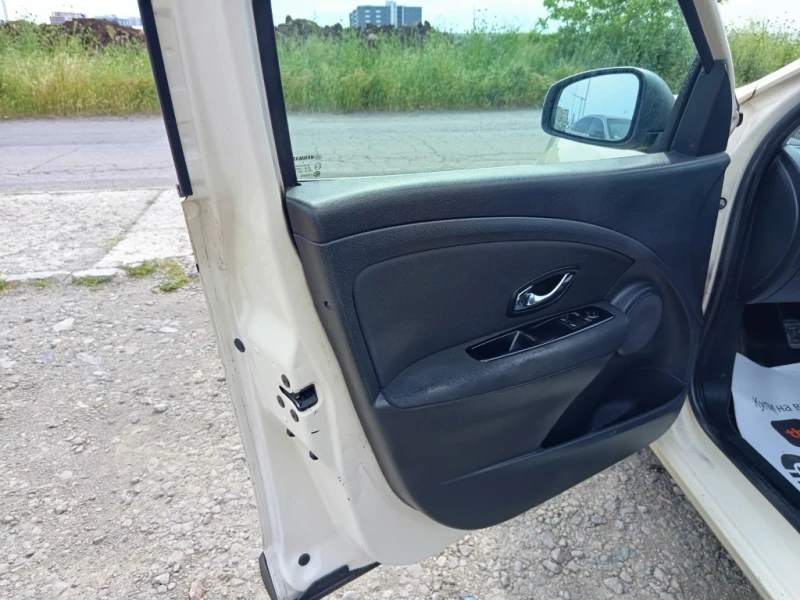 Renault Fluence, снимка 9 - Автомобили и джипове - 53083957