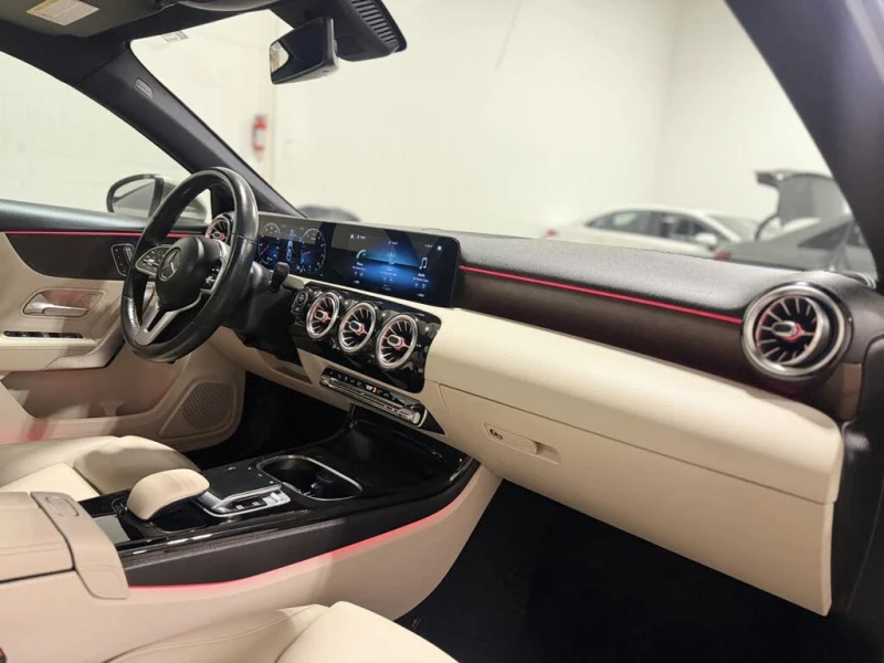 Mercedes-Benz A 220 A-Class A* 4MATIC* АвтоКредит* (ЦЕНА ДО БГ), снимка 10 - Автомобили и джипове - 53500812