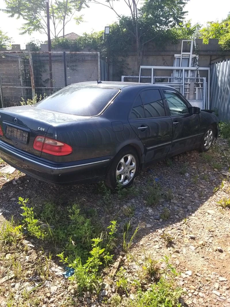 Mercedes-Benz E 270, снимка 2 - Автомобили и джипове - 46063075