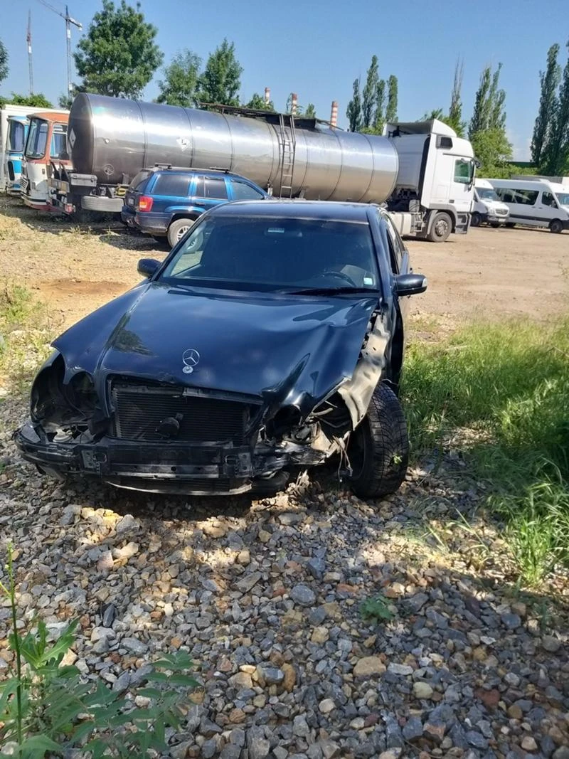 Mercedes-Benz E 270, снимка 3 - Автомобили и джипове - 46063075