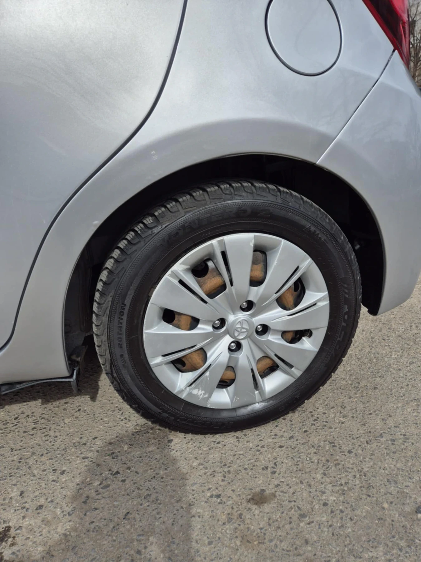 Toyota Yaris  - изображение 4