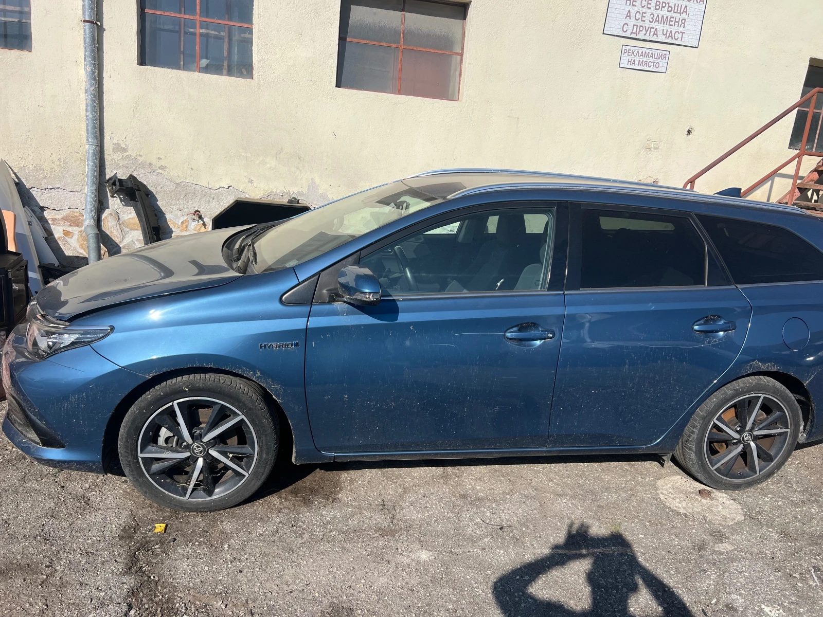 Toyota Auris 1.8HYBRId na 4asti - изображение 2