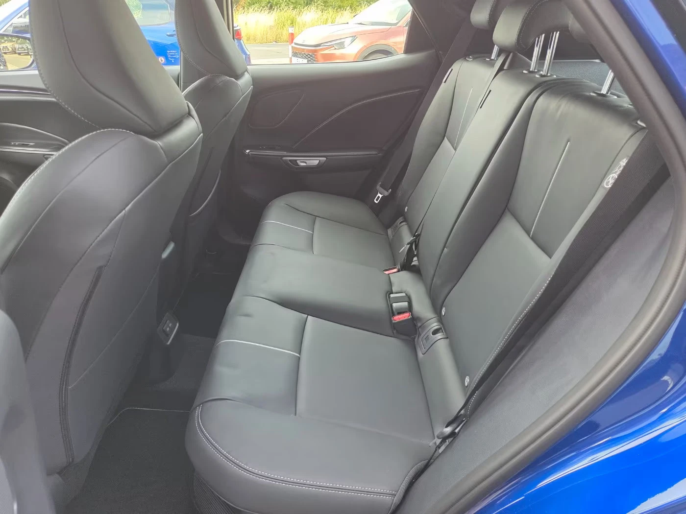 Lexus LBX НОВ!/HEV/RELAX/136HP/CAM/NAVI/4X2/DIGITAL/846v - изображение 10