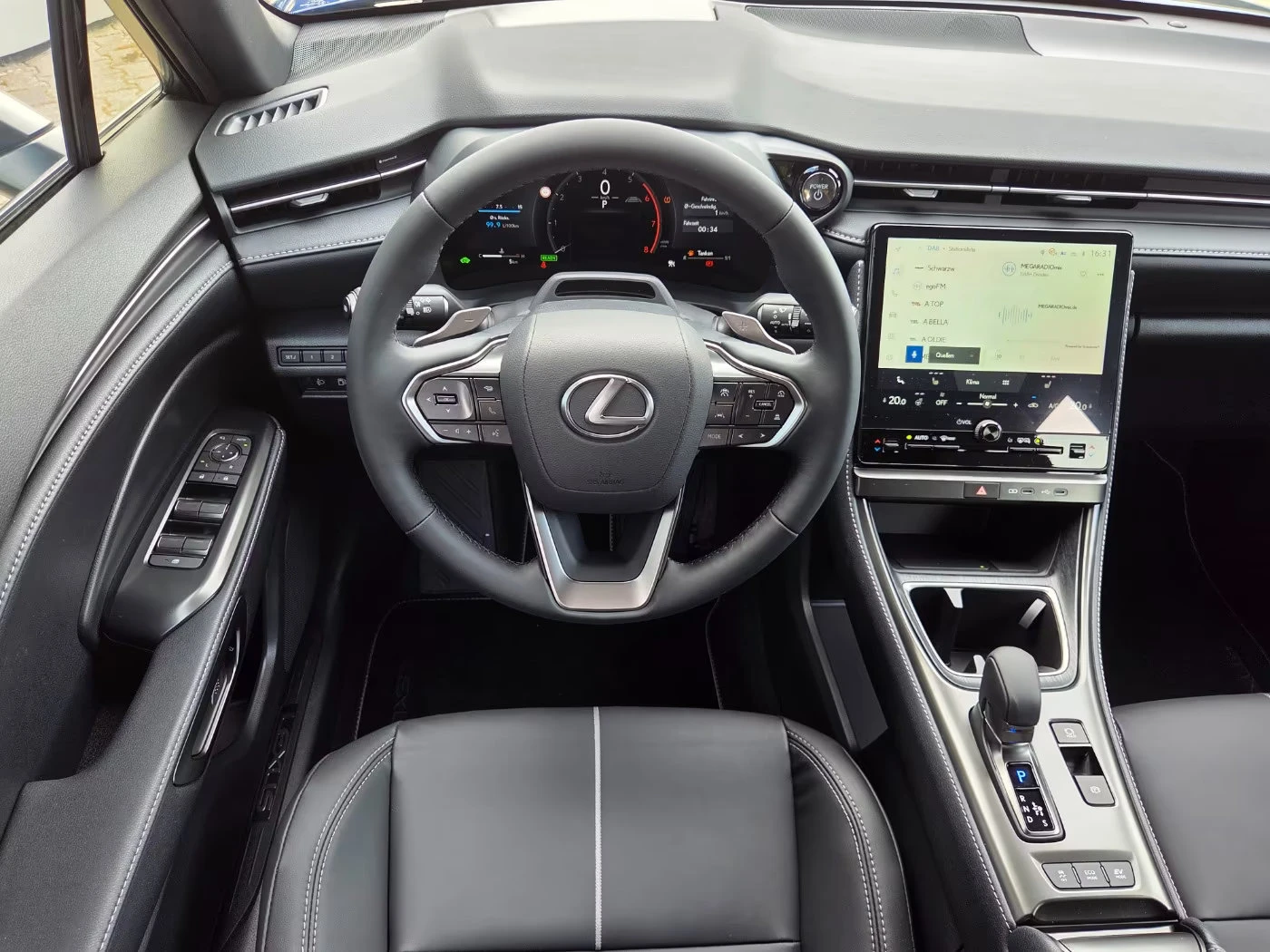 Lexus LBX НОВ!/HEV/RELAX/136HP/CAM/NAVI/4X2/DIGITAL/846v - изображение 5