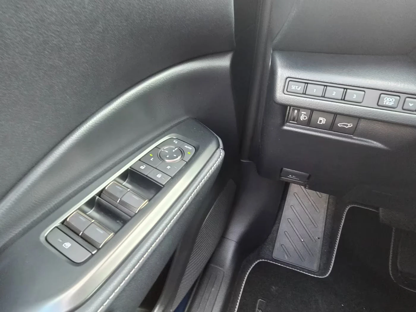 Lexus LBX ���!/HEV/RELAX/136HP/CAM/NAVI/4X2/DIGITAL/846v | Mobile.bg � ����������� 14