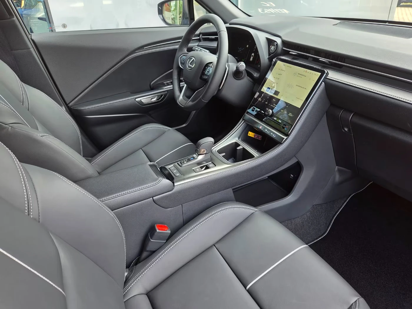 Lexus LBX НОВ!/HEV/RELAX/136HP/CAM/NAVI/4X2/DIGITAL/846v - изображение 9